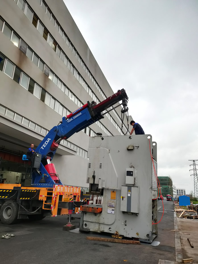 250噸沖床卸車(chē)定位